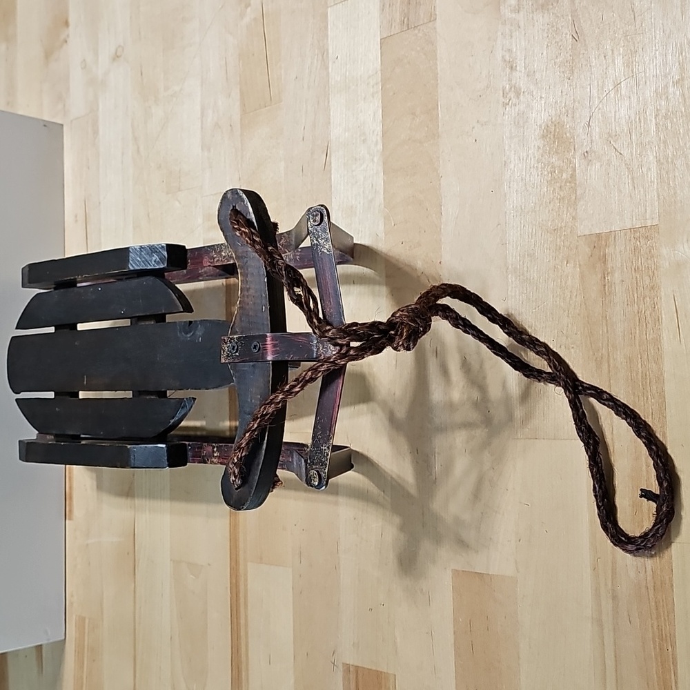 🛷 Vintage Style Wooden & Metal Holiday Sled Decor - Picture 4 of 9